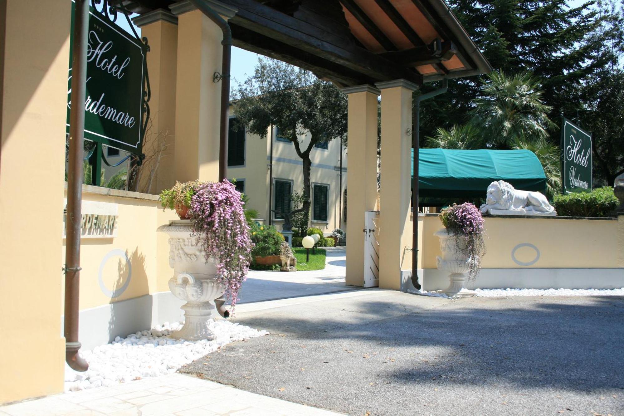 Hotel Verdemare มารินา ดิ เปียตราซันตา ภายนอก รูปภาพ