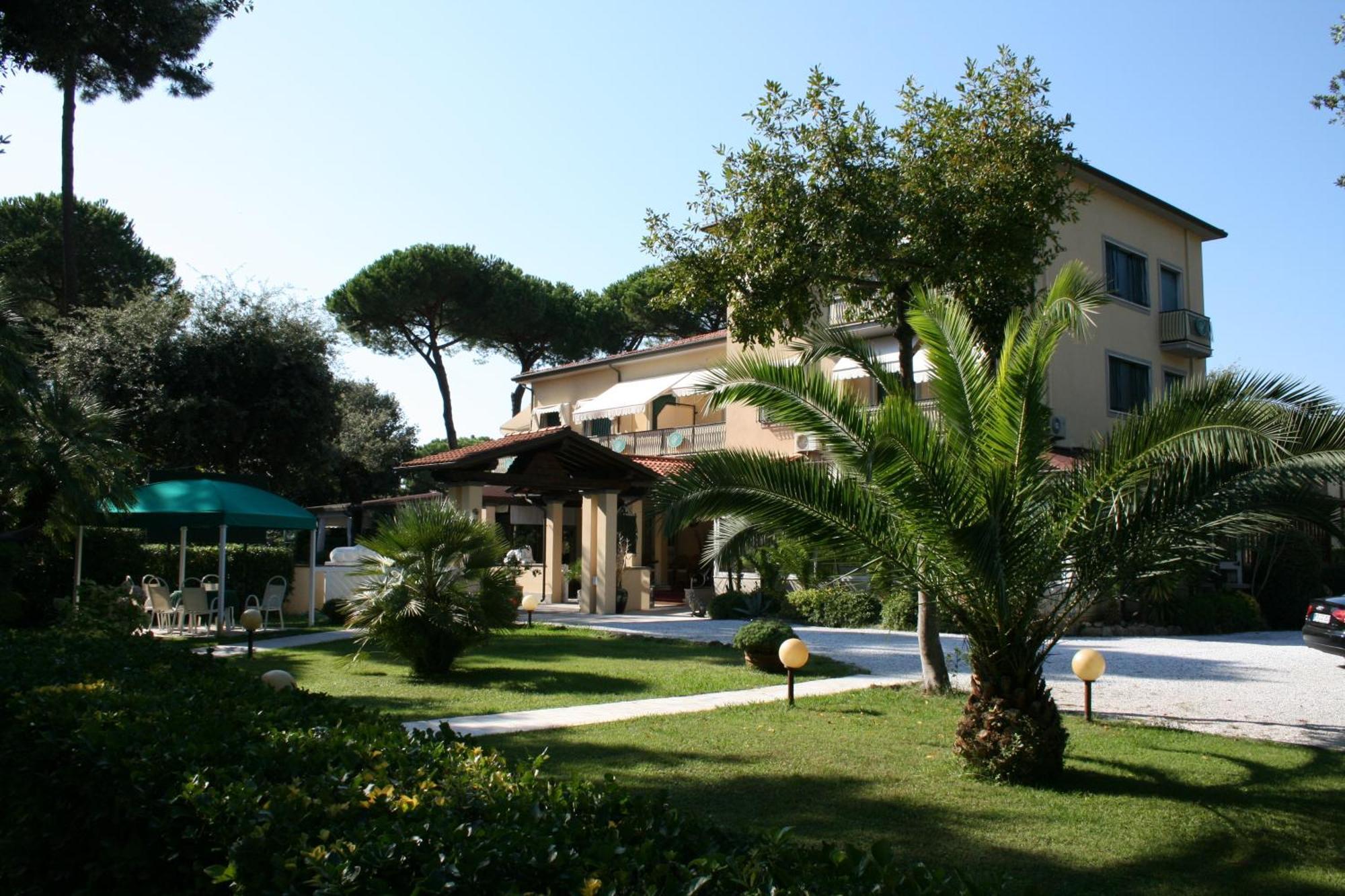 Hotel Verdemare มารินา ดิ เปียตราซันตา ภายนอก รูปภาพ