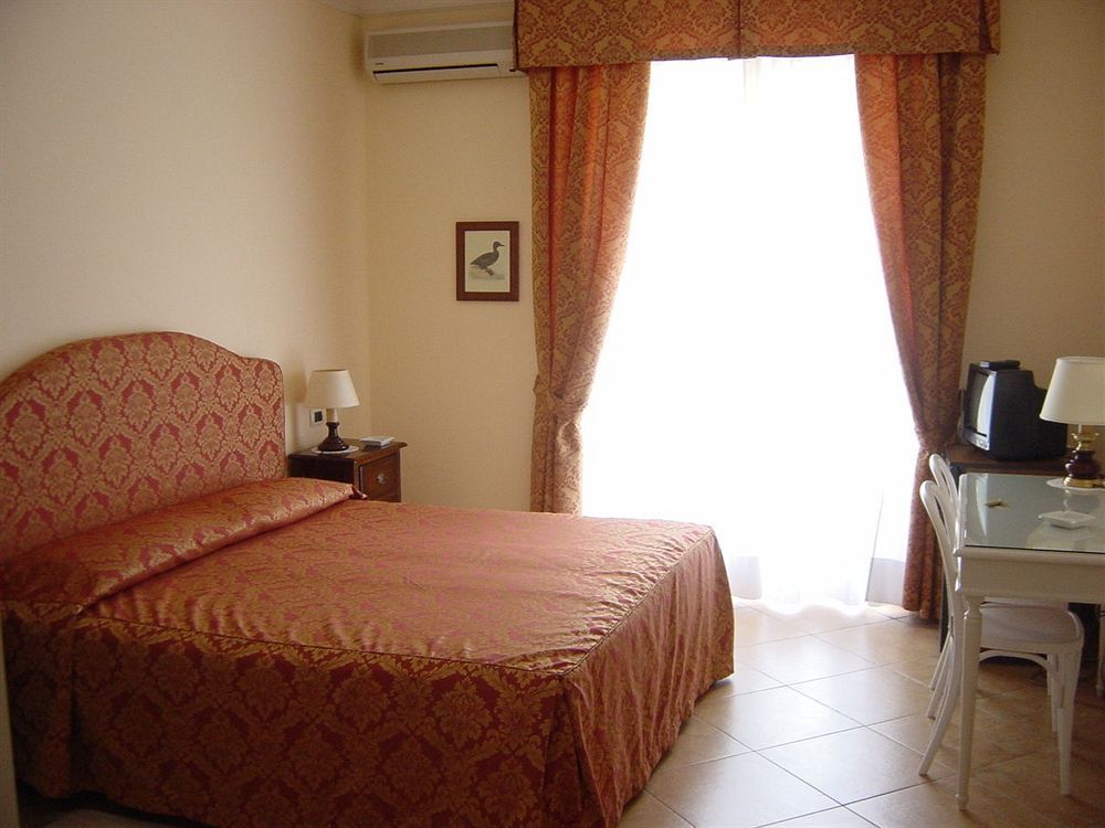 Hotel Verdemare มารินา ดิ เปียตราซันตา ภายนอก รูปภาพ