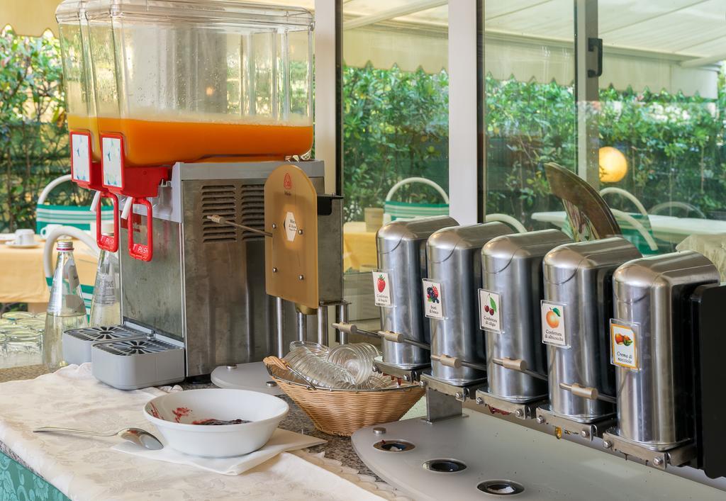 Hotel Verdemare มารินา ดิ เปียตราซันตา ภายนอก รูปภาพ