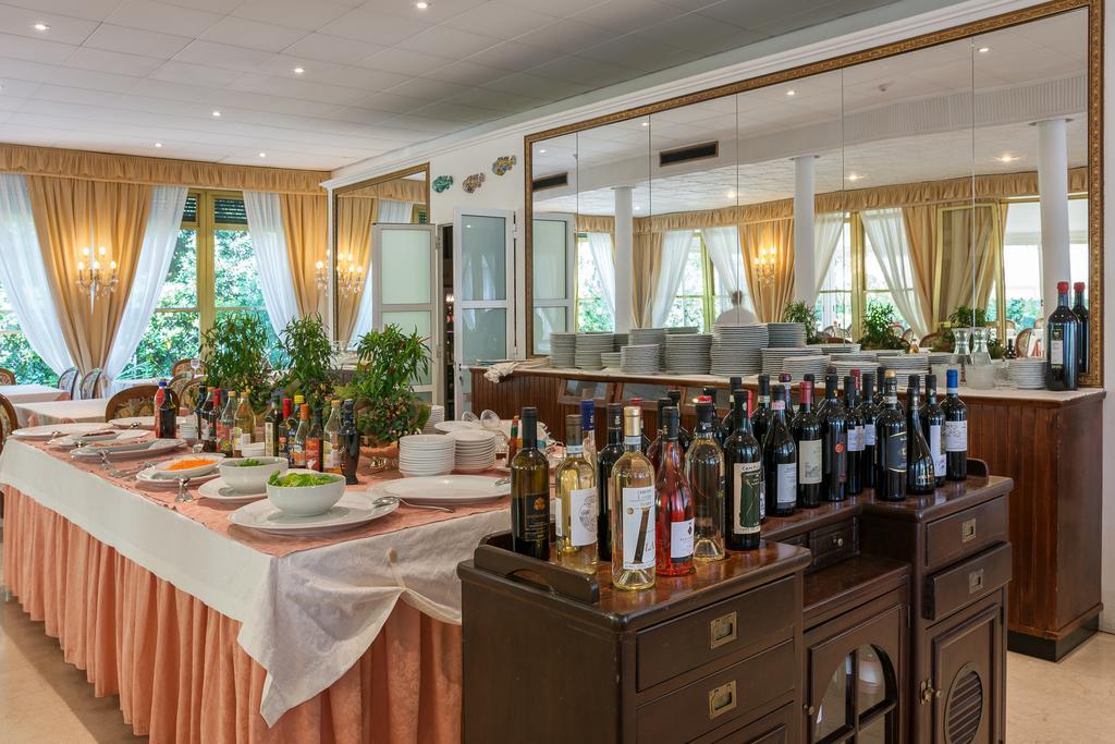 Hotel Verdemare มารินา ดิ เปียตราซันตา ภายนอก รูปภาพ