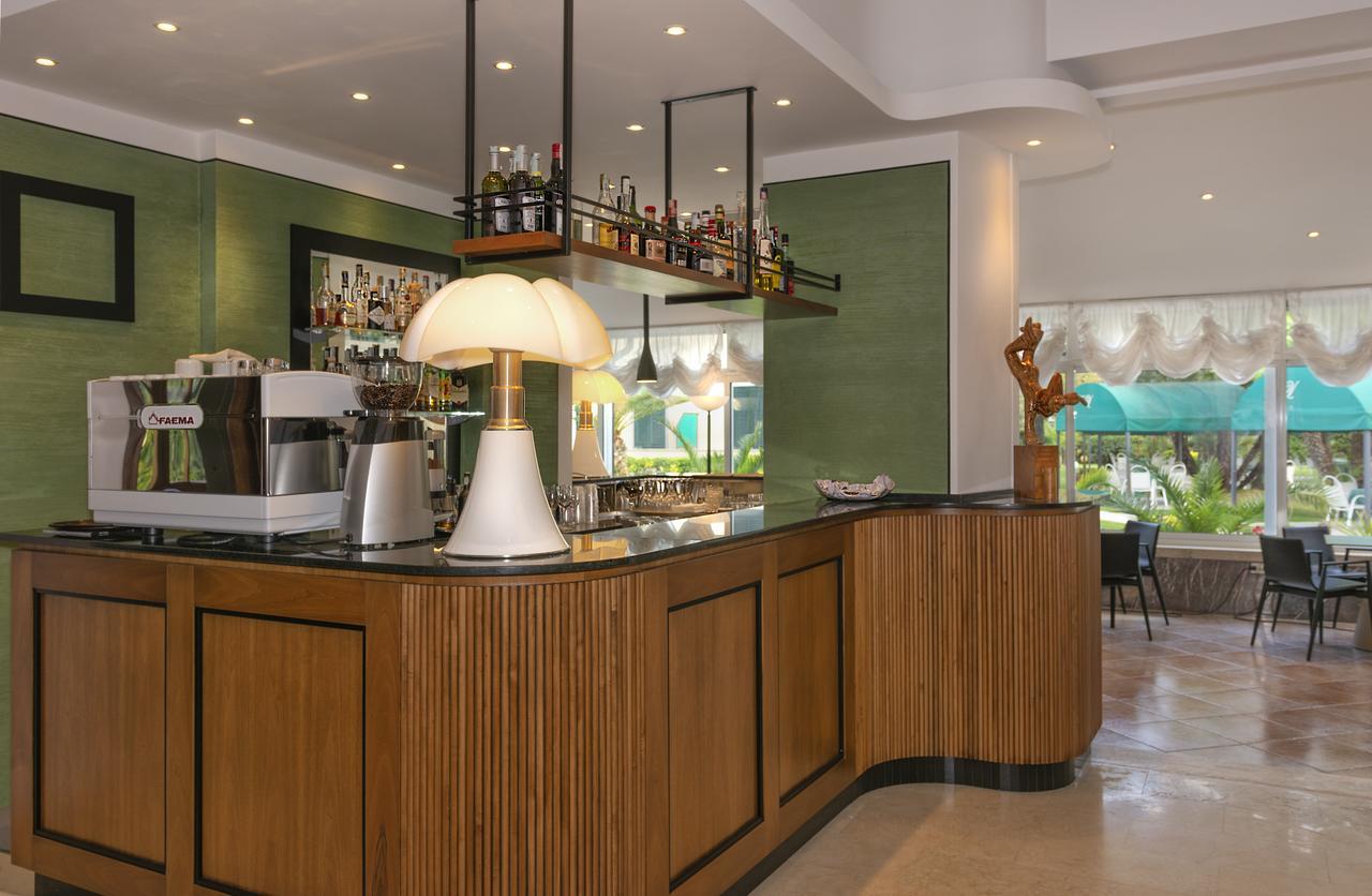 Hotel Verdemare มารินา ดิ เปียตราซันตา ภายนอก รูปภาพ