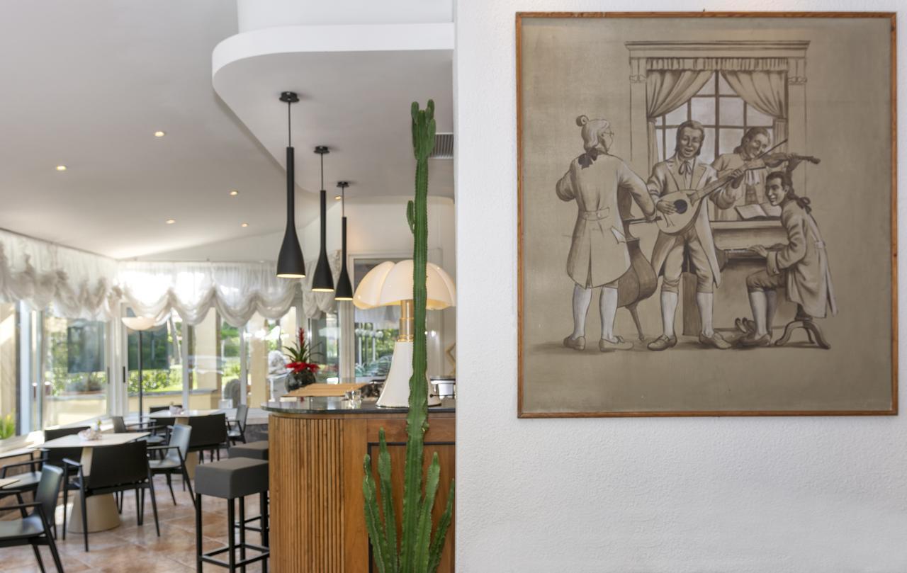 Hotel Verdemare มารินา ดิ เปียตราซันตา ภายนอก รูปภาพ