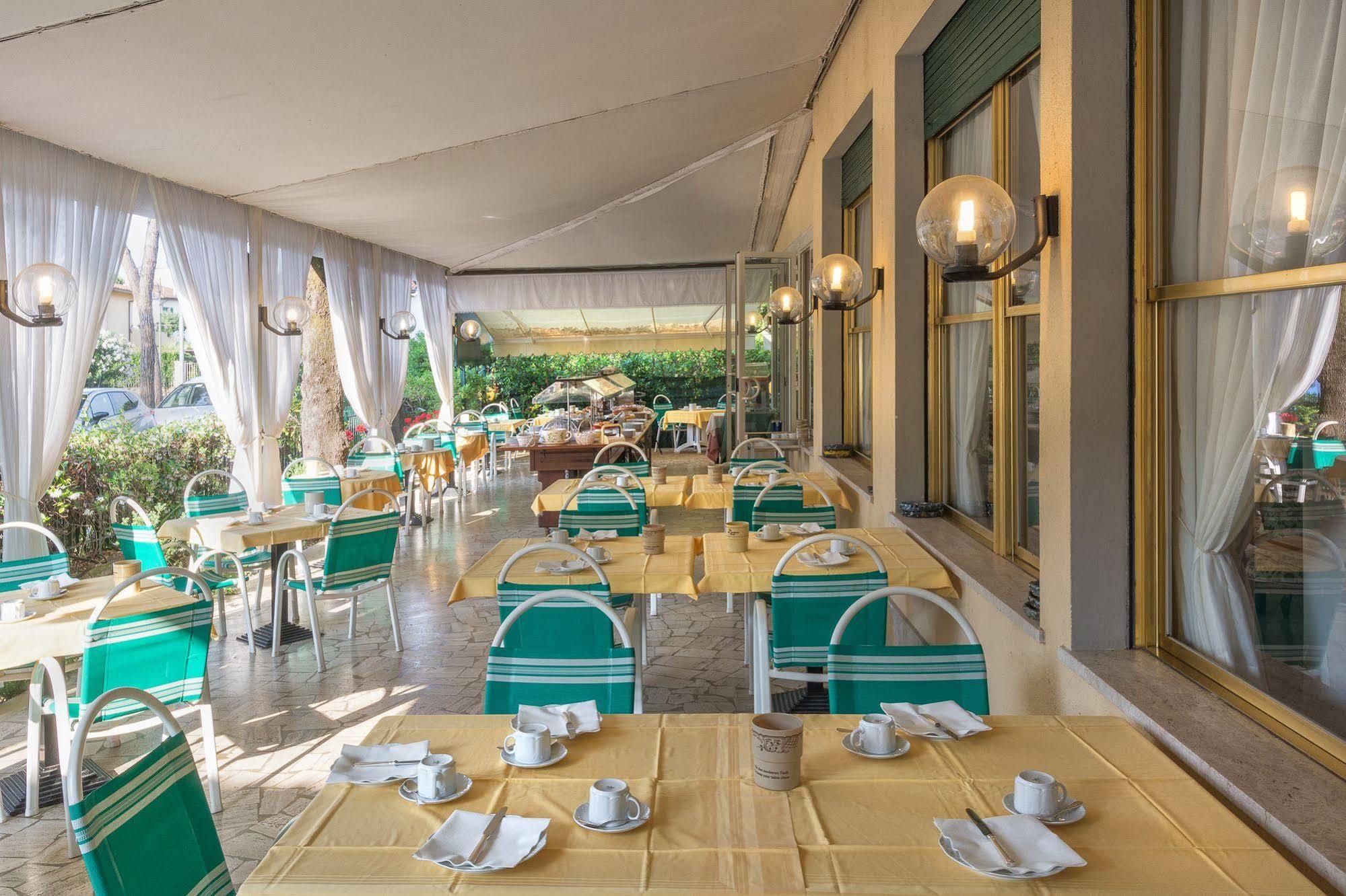 Hotel Verdemare มารินา ดิ เปียตราซันตา ภายนอก รูปภาพ