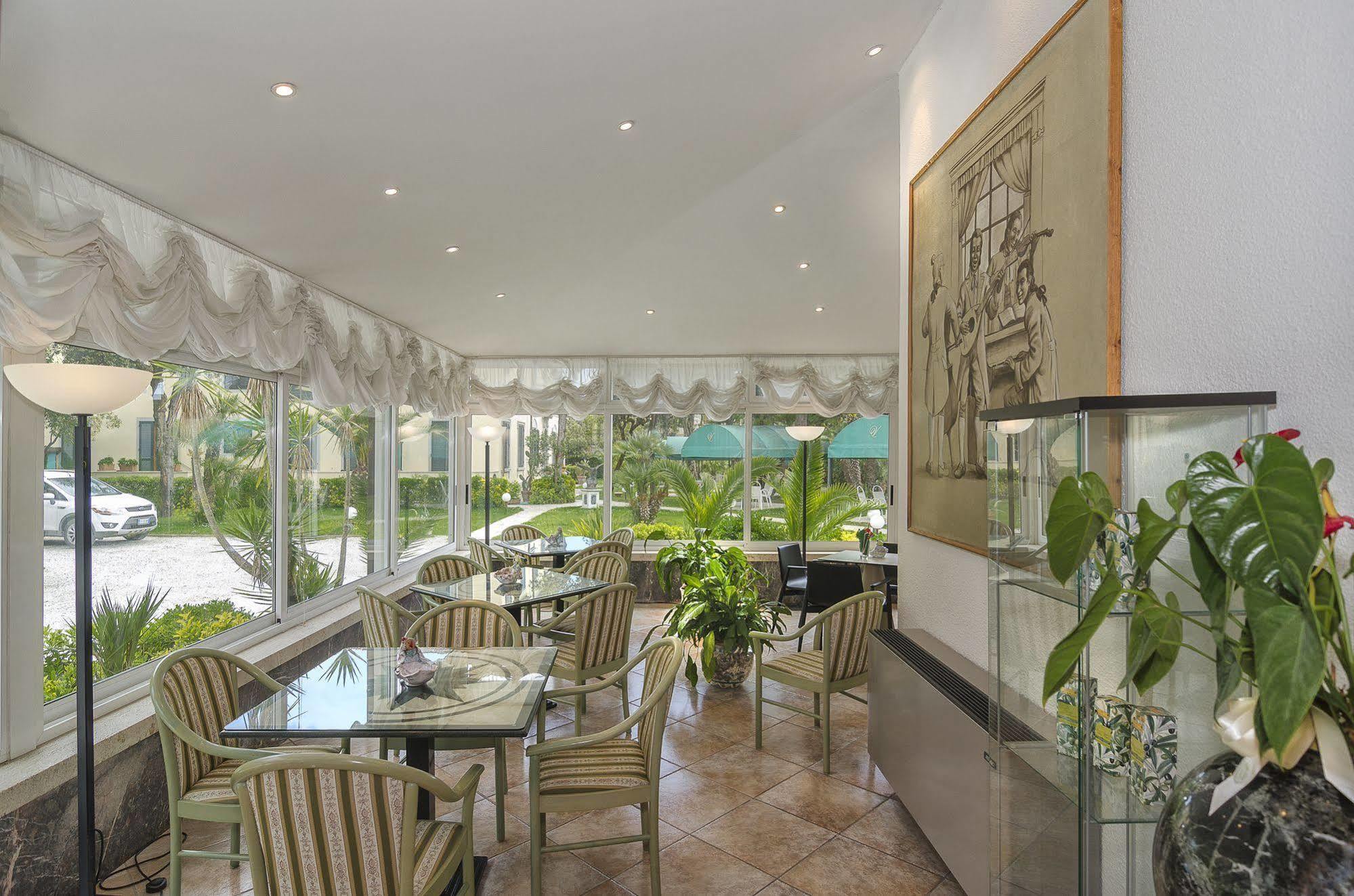 Hotel Verdemare มารินา ดิ เปียตราซันตา ภายนอก รูปภาพ