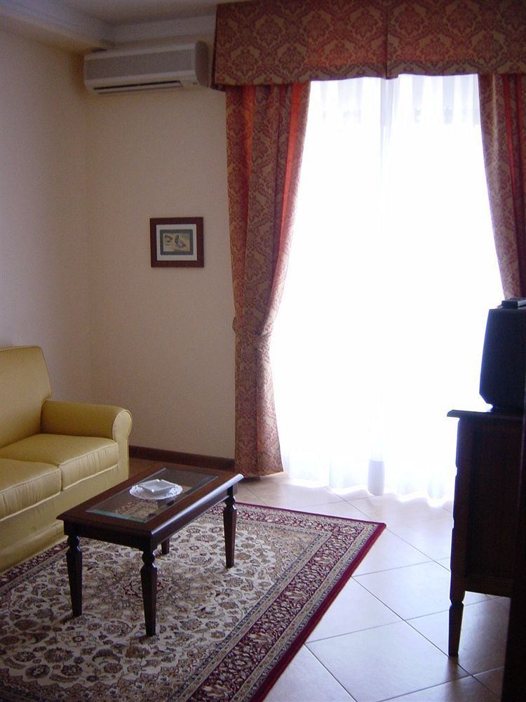 Hotel Verdemare มารินา ดิ เปียตราซันตา ภายนอก รูปภาพ